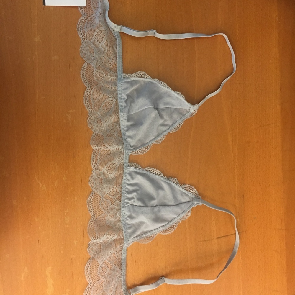 Brandy Melville Light Gray Lace Bralette - Picture 6 of 8
